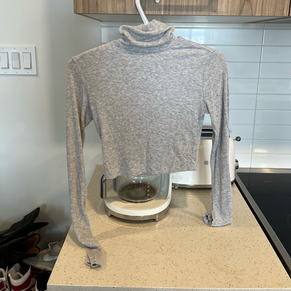 Garage heather grey cropped turtle neck size S